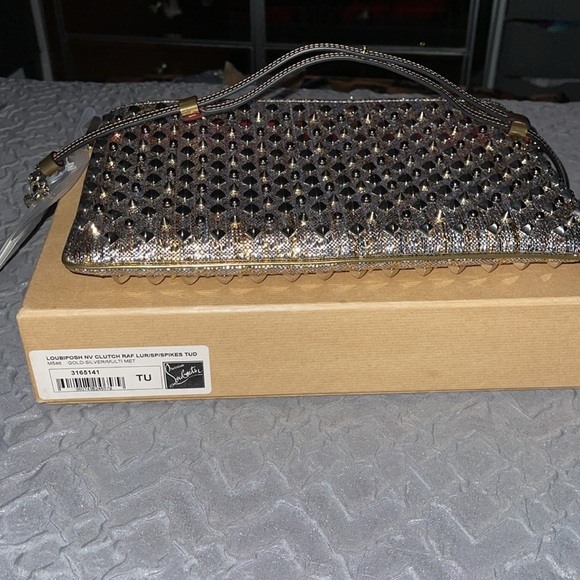 Preloved Louboutin clutch excellent condition size 12”W X 7 1/2”L silver n gold - Picture 11 of 17